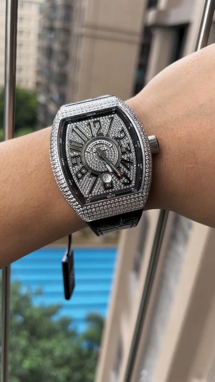 法兰克穆勒v45满天星上手效果太漂亮啦,拉满时尚气息-度小视