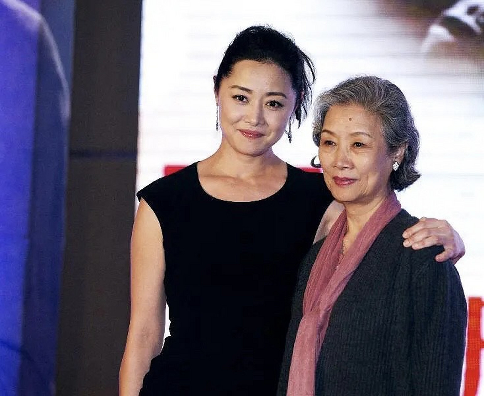 很多人风传刘蓓和吕中老师是亲母女,其实不然.