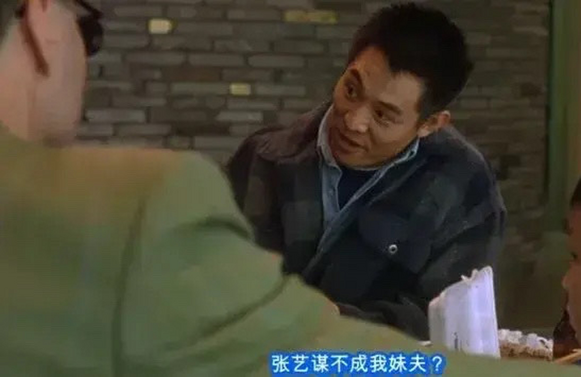 《给爸爸的信》中有场戏,于荣光饰演的大反派甫光,指着谢苗饰演的巩固