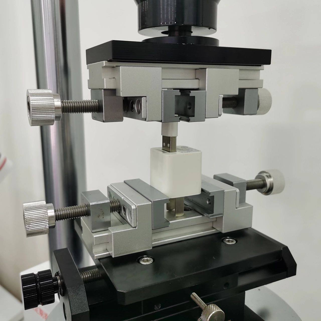 了解全自动插拔力试验机 全自动插拔力试验机适用于各种连接器等产品