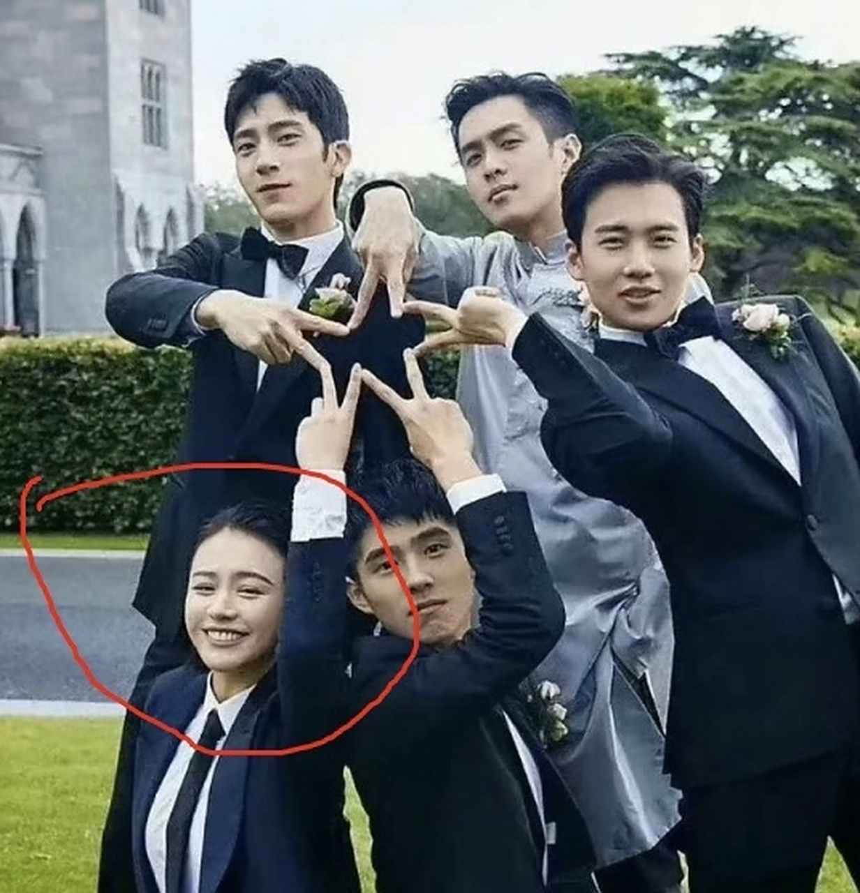 当年马思纯可是张若昀唐艺昕婚礼的伴郎,超级新奇的一幕#娱乐