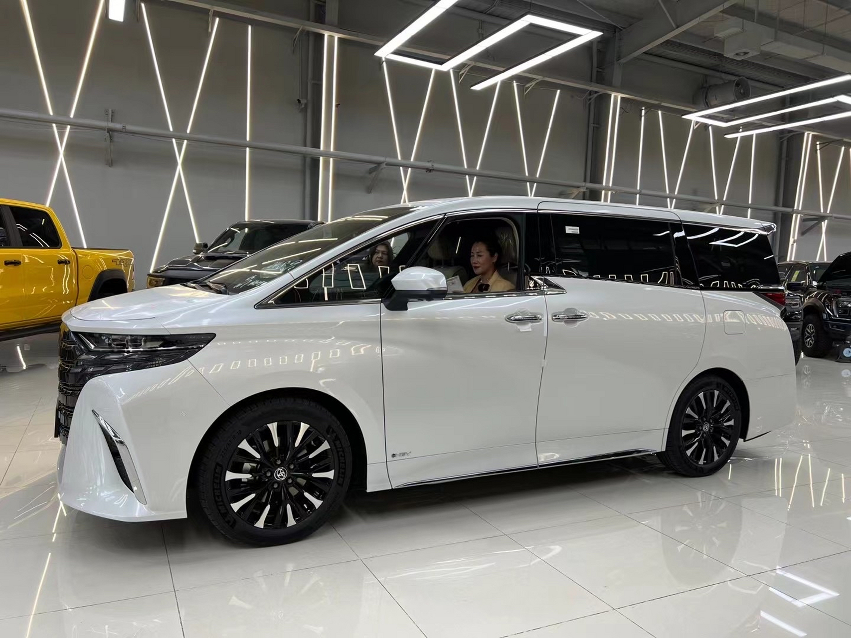 24款丰田阿尔法卖的比较好