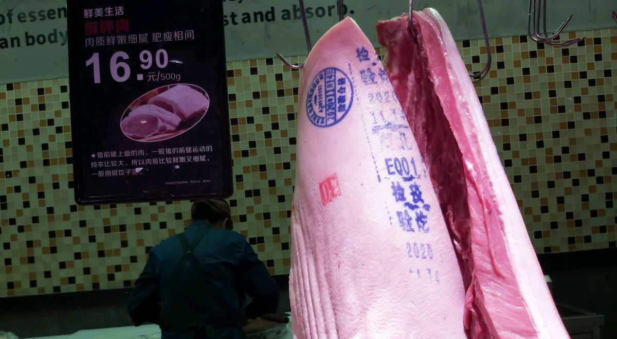 猪肉身上为什么盖红章和蓝章?