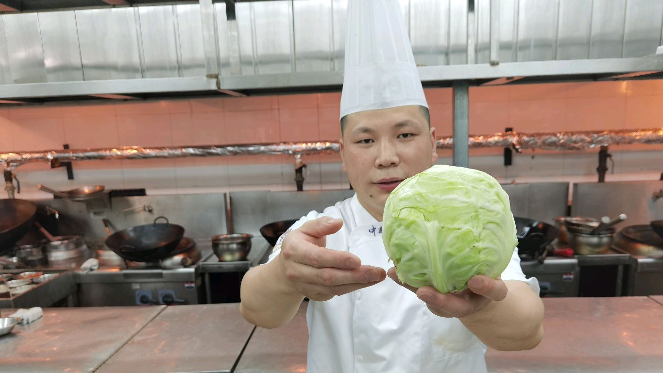 酒店大厨教你：“包菜炒粉条”的做法，操作简单好吃