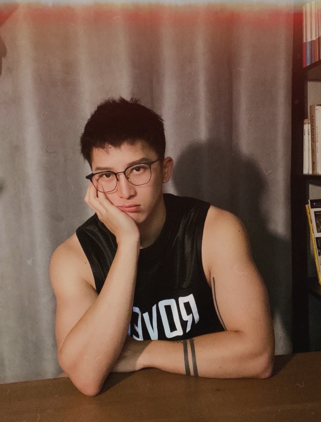 禁欲气息十足的正装型男私底下却是个软萌可爱的大男孩