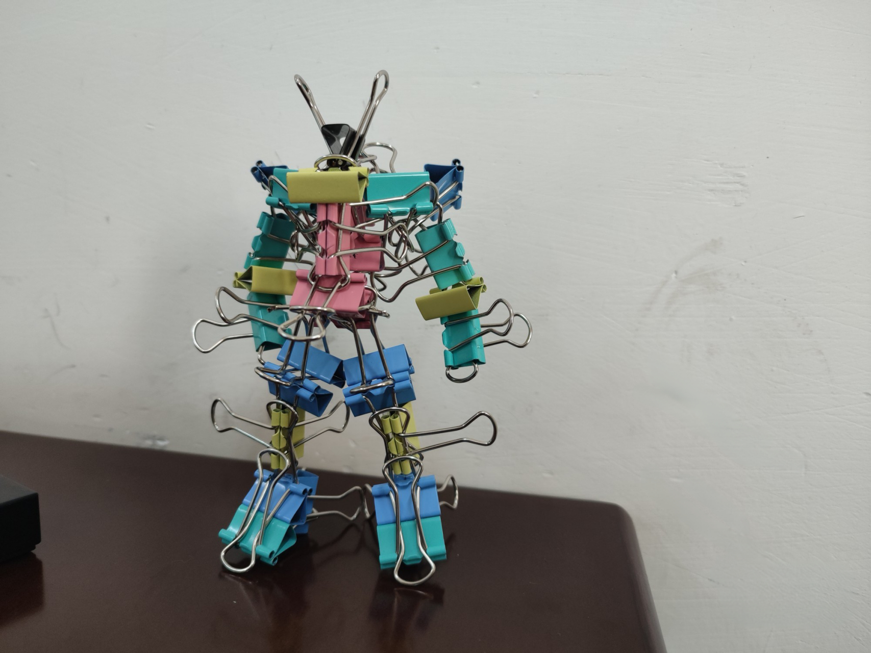 摸鱼上班,夹了两个机器人,哪个配色好看[并不简单]