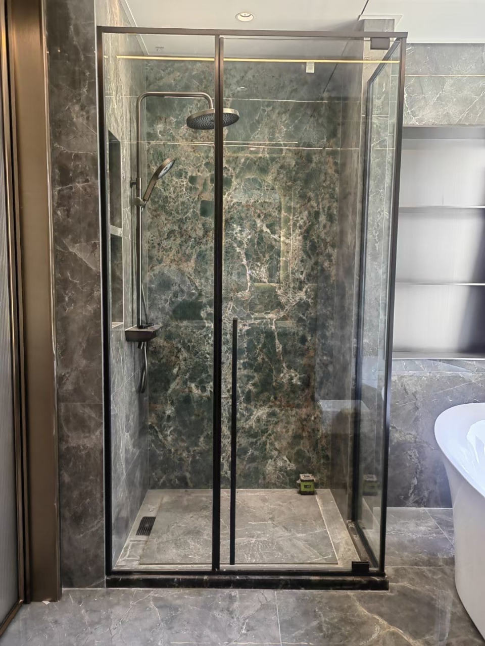 宝石般的天然大理石77极窄框淋浴房=高级感满满