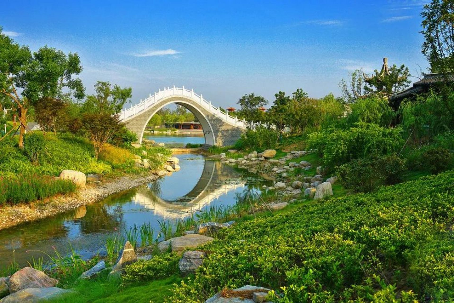 位于徐州园博园中部片区的黑龙江·黑河展园中,有一处我非常喜欢的