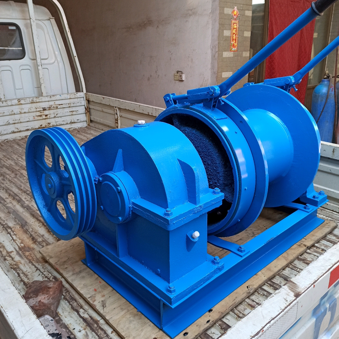 山上拉木头使用柴油机卷扬机