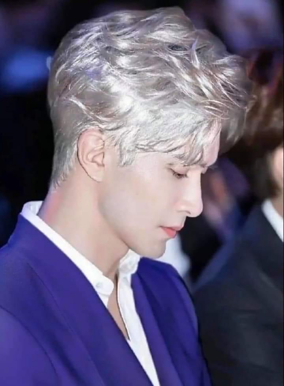 高伟光帅气银发造型,内地娱乐圈还有没有能超越的?[三哈]