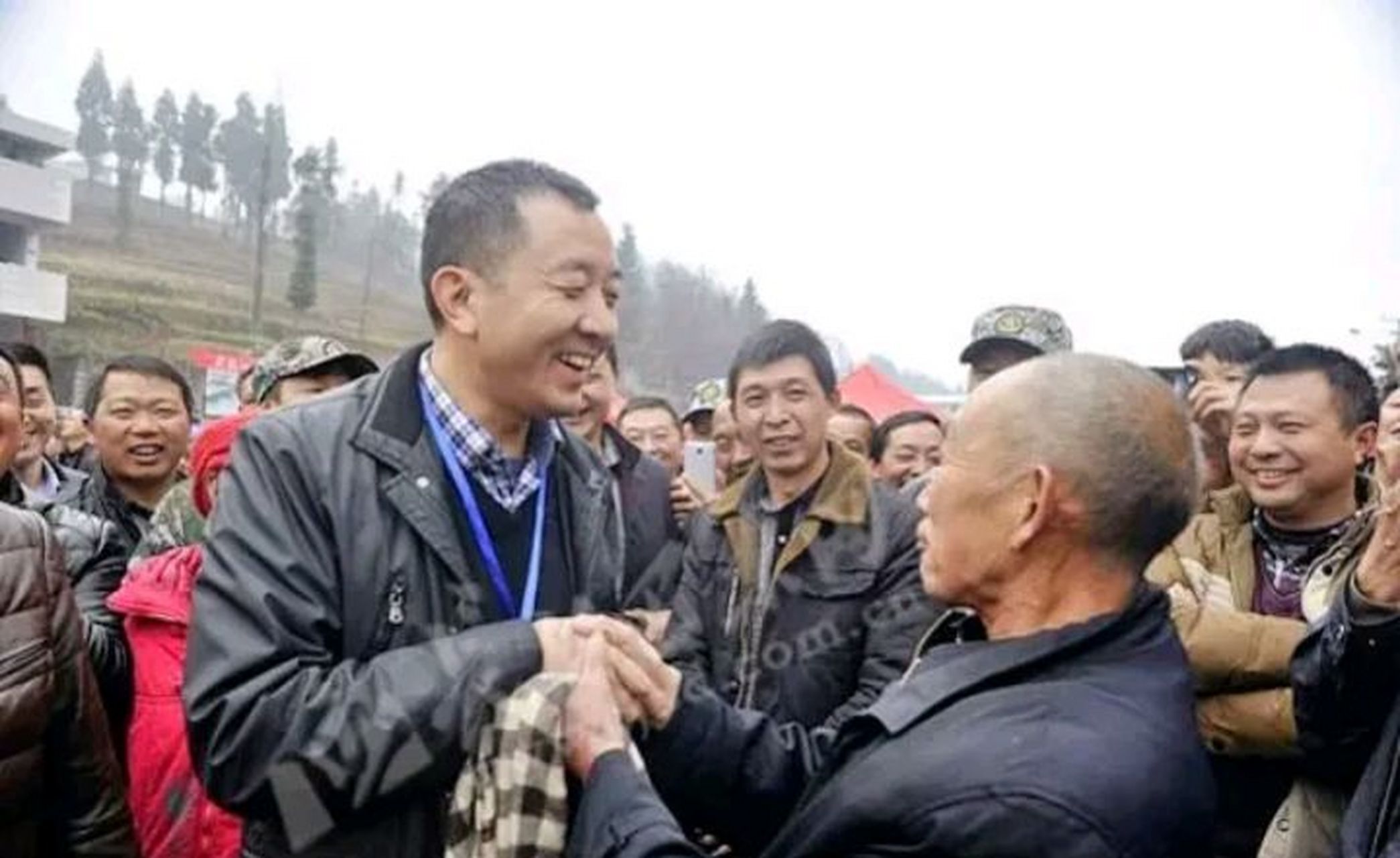 刚到巴东县4年,陈行甲就把刘冰送进了监狱,陈行甲问刘冰:"你为什么