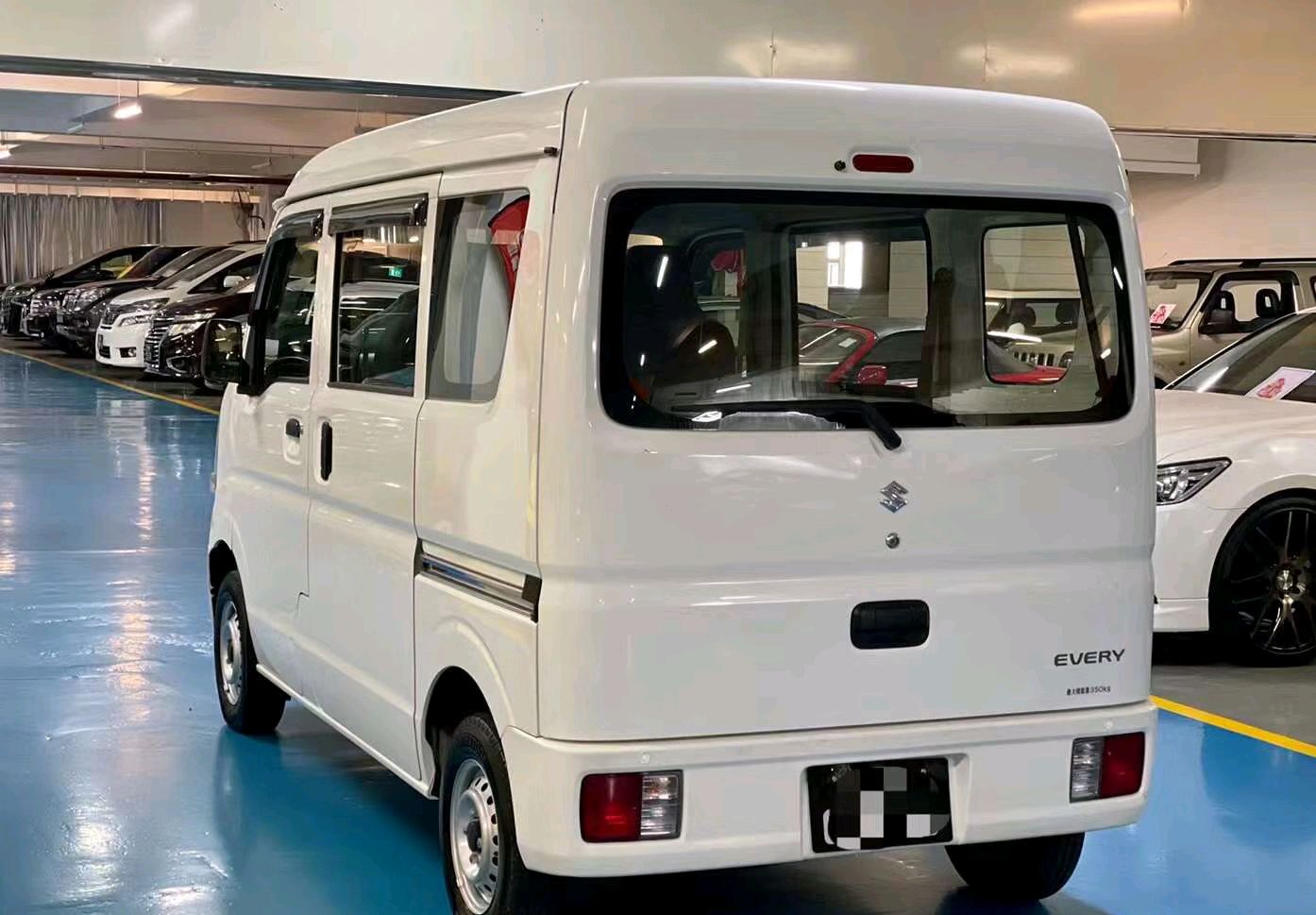 方盒子"面包车"来了,实拍铃木every,造型经典,油耗表现出色