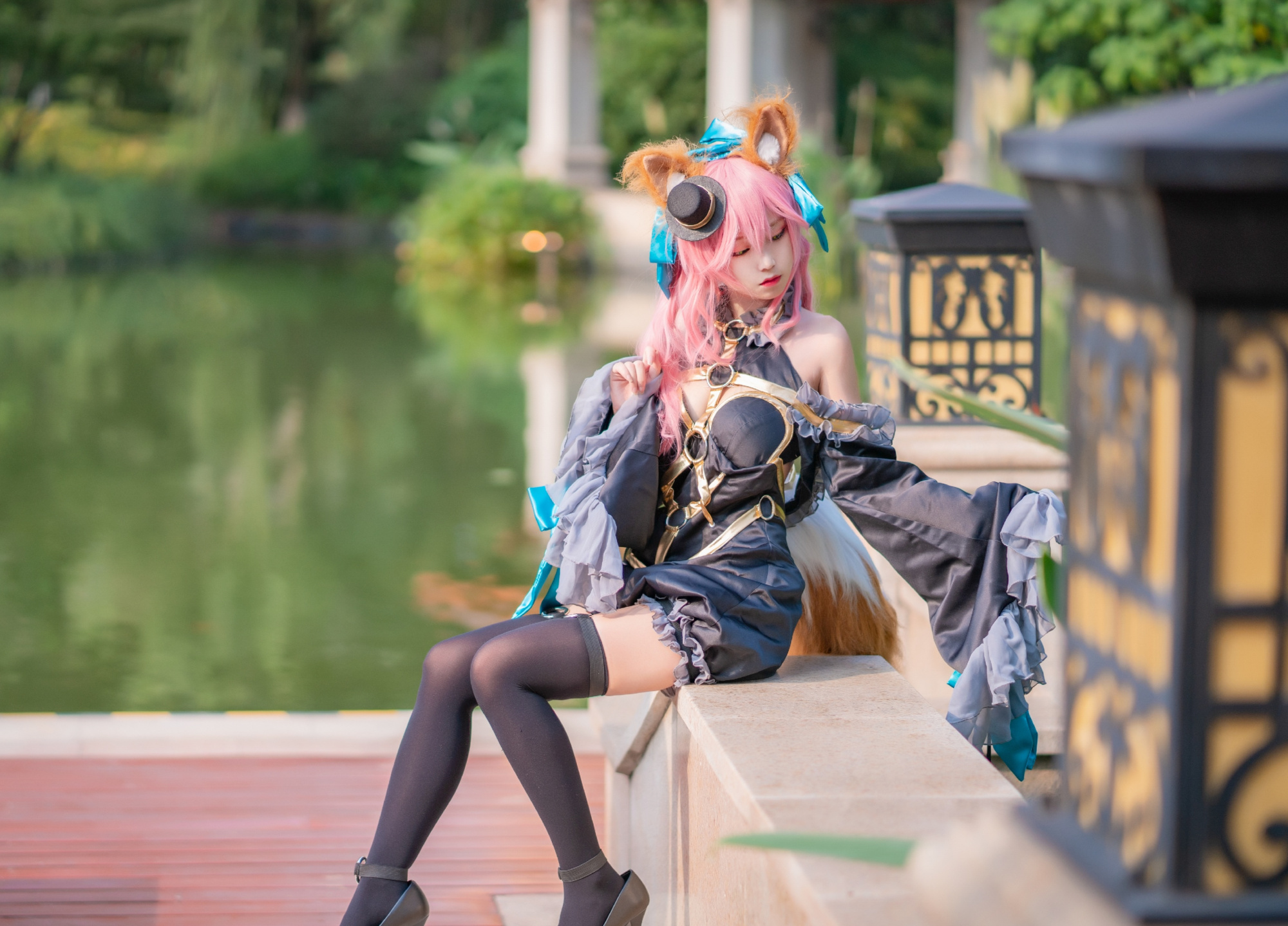 cosplay:过膝"黑丝"配高跟鞋的性感小玉,跟她去公园约会吗?