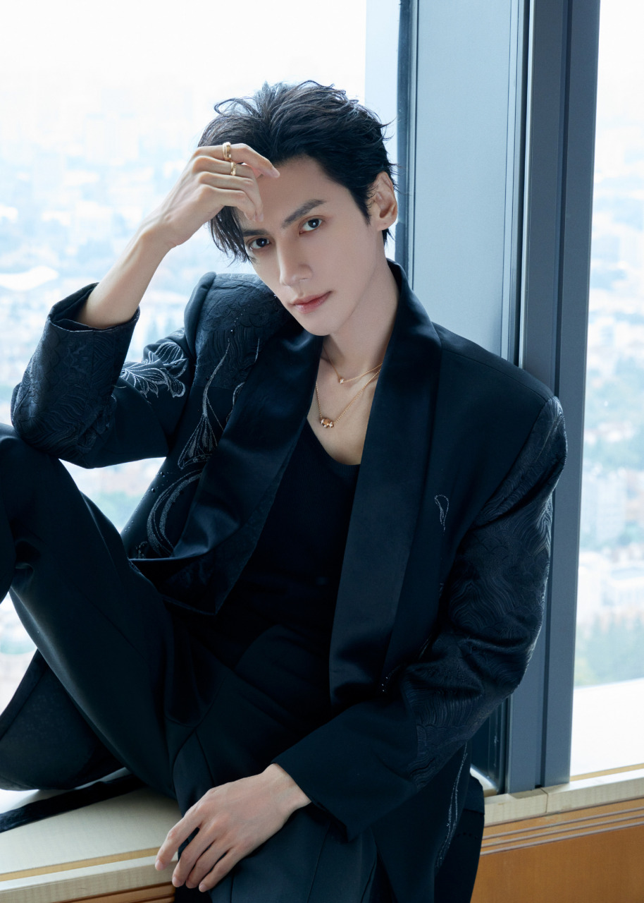 罗云熙写真[鲜花]