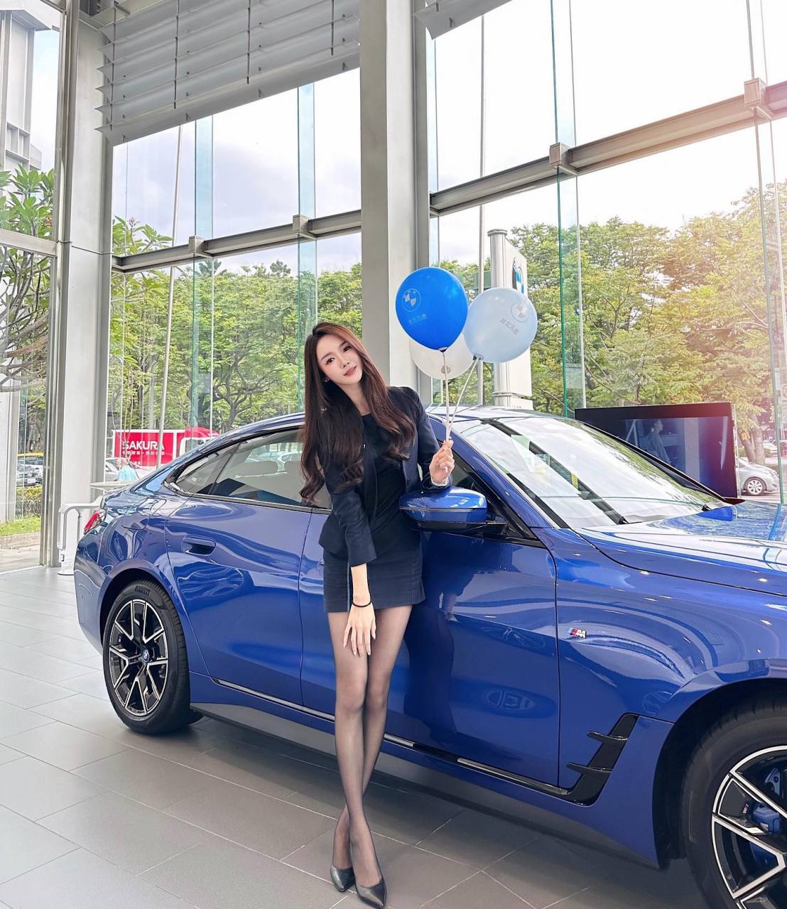 汽车销售美女,腿长