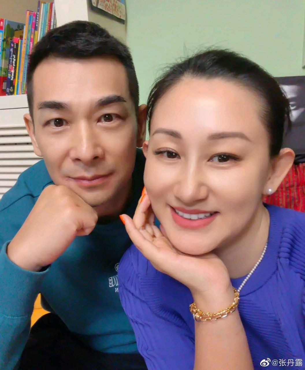 赵文卓给老婆过生日,一家五口共用一张脸,看着都幸福啊!