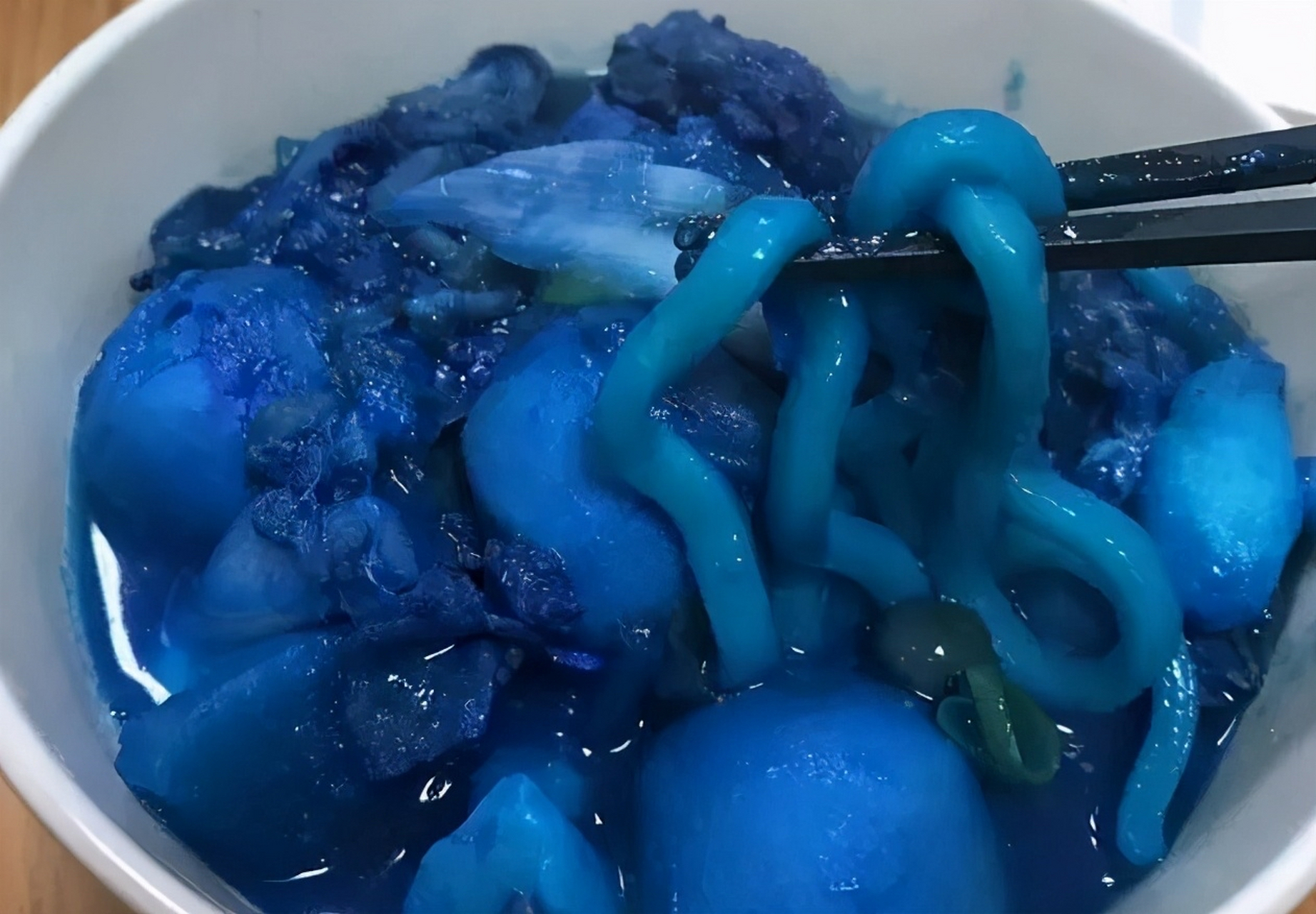 不住嘴时,  "欣赏"一下这几张"美食照片",  看完,绝对会抑制你的食欲!