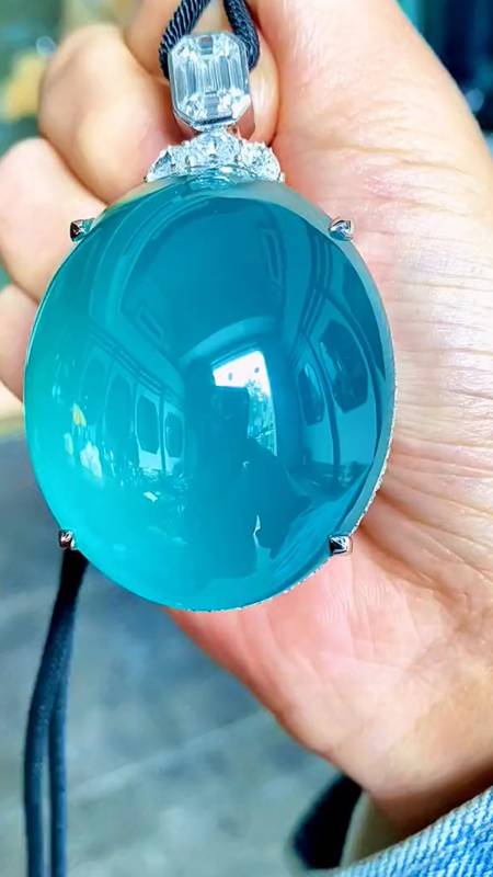 天空蓝翡翠鸽子蛋,色泽浓郁,韵味十足-度小视