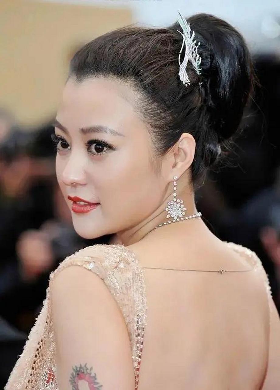 年轻时候的郝蕾倾国倾城