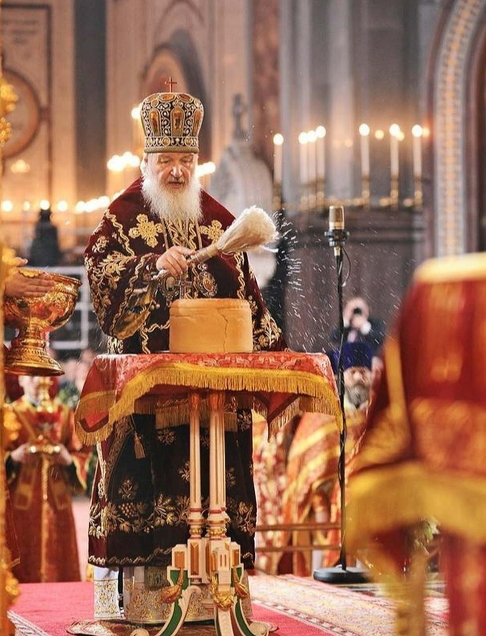 东正教大牧首基里尔一世出生于1946年,少林寺方丈释永信出生于1964年.