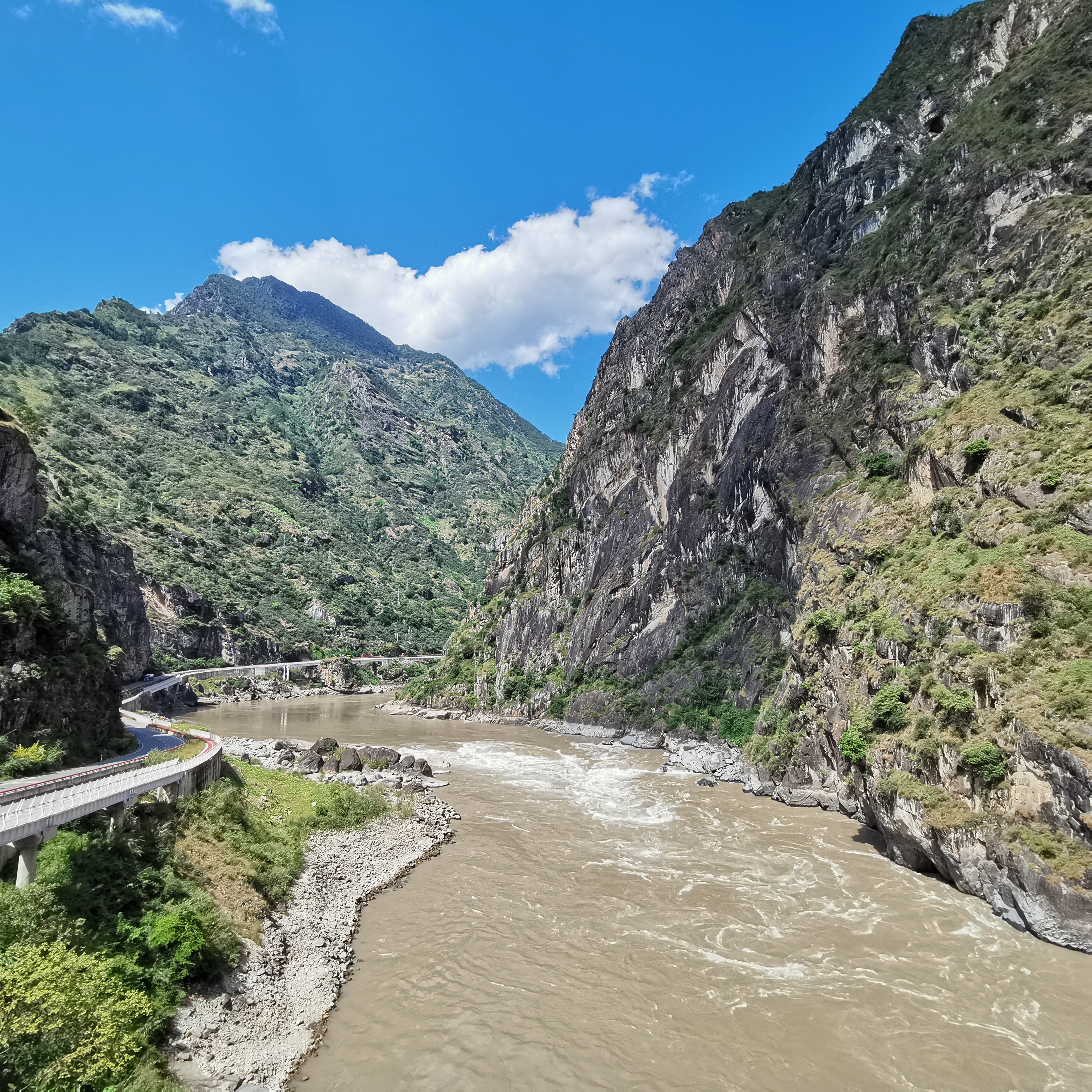 骑行怒江澜沧江,什么样的大山峡谷才配得上最美景观