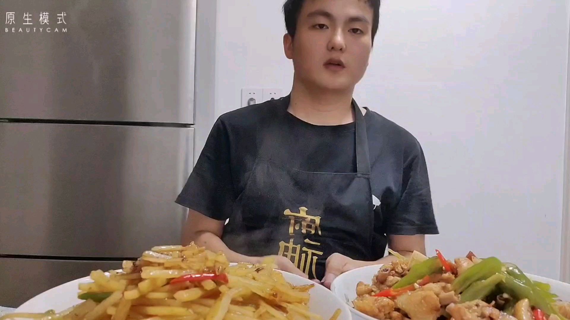 晚饭到吃个红烧鸡中翅,青椒土豆丝,舒服啊