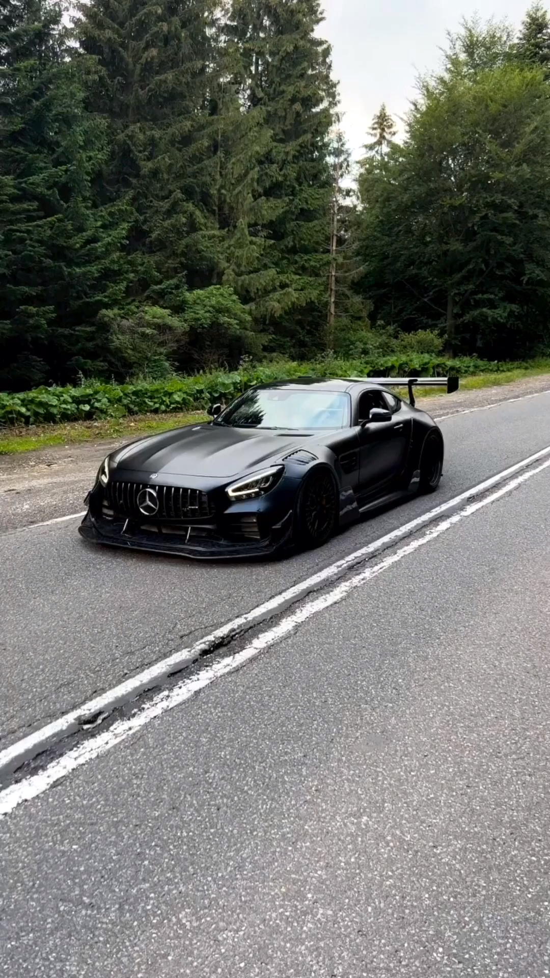 颜值超高的梅赛德斯奔驰amggtr你会考虑吗