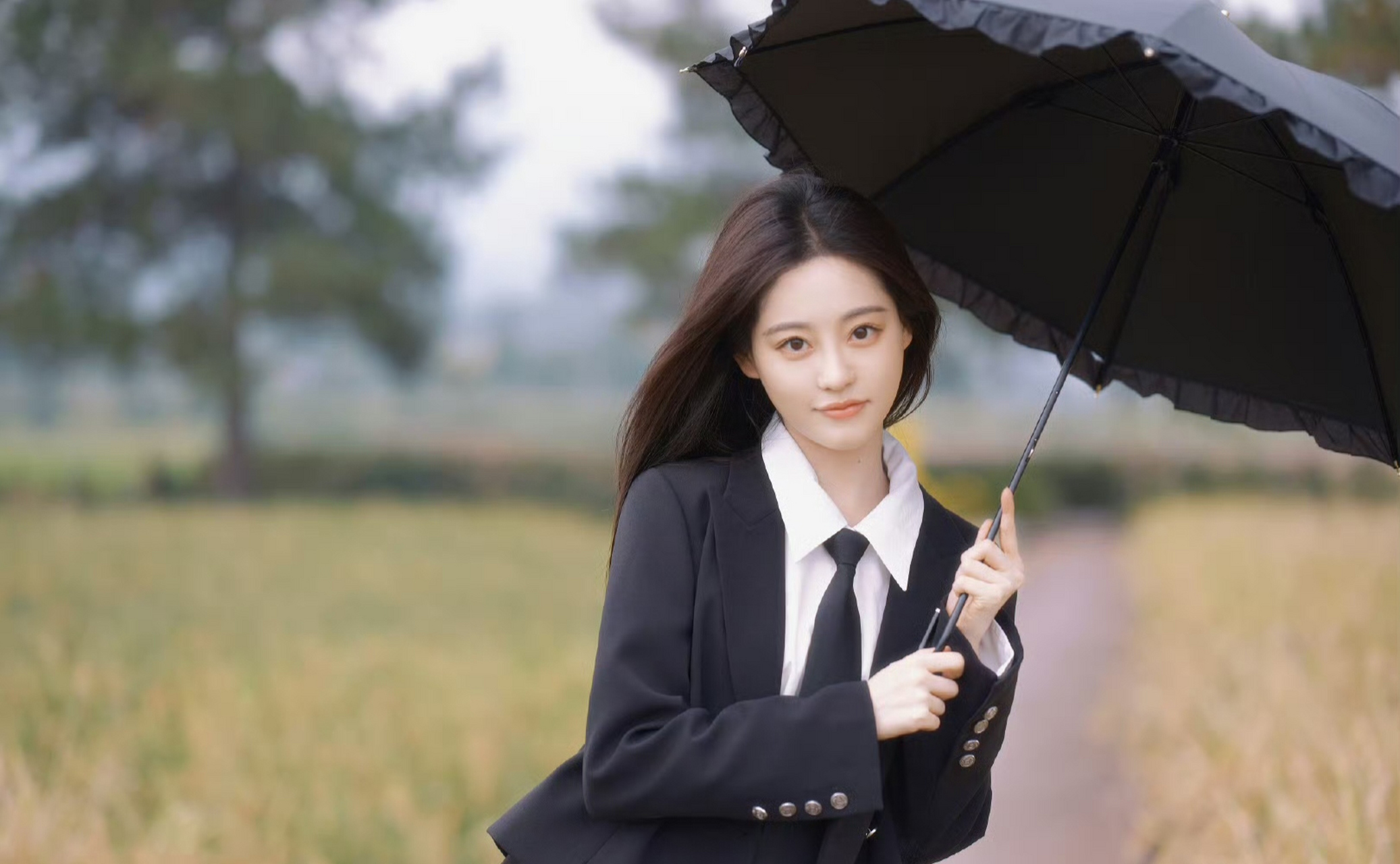 穿着校服学姐造型,看她清纯美丽,惊艳迷人,少女的感觉,淑女的气质!