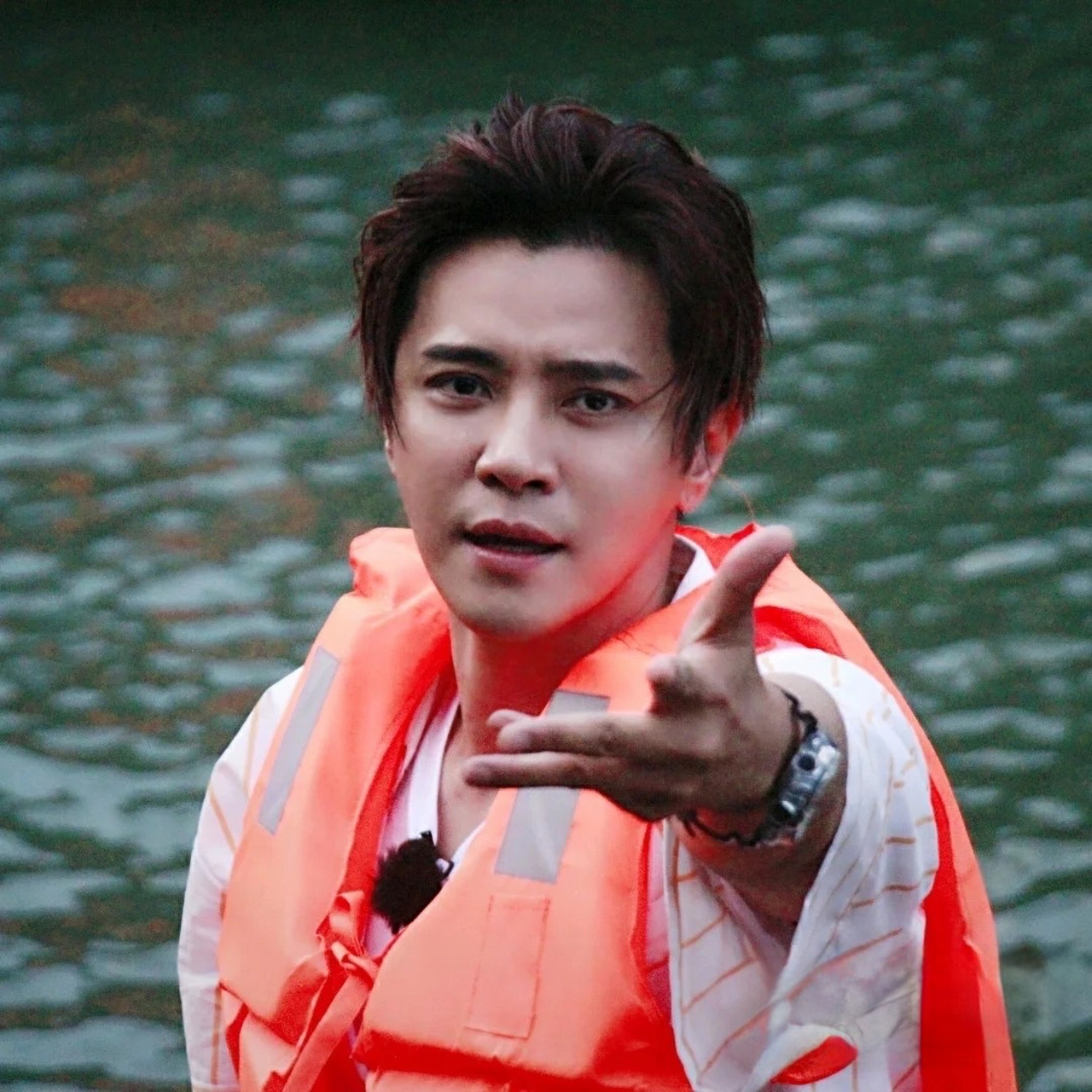 罗志祥# 早期的无美颜罗志祥照片,你觉这颜值帅吗?