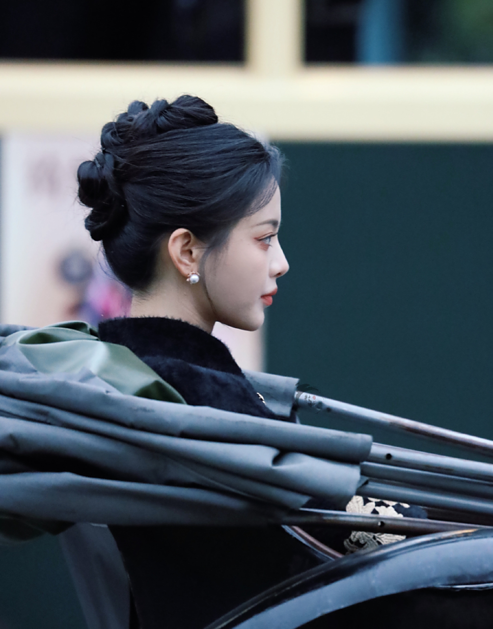 杨超越的五官好绝啊,这个侧颜真的很精致,没想到她的侧颜这么好看,你