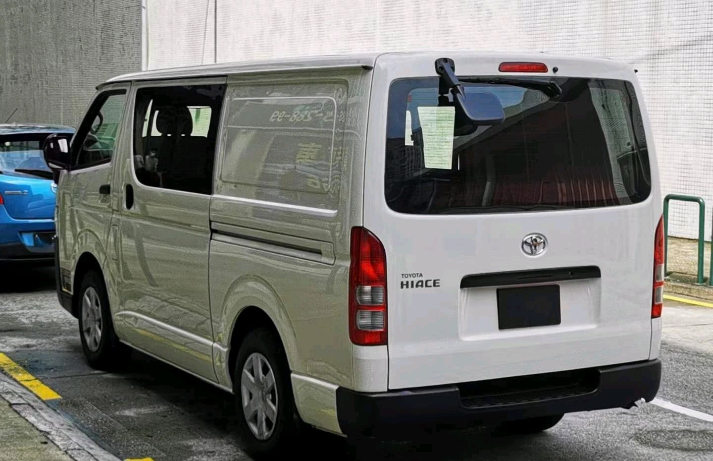 "货运版"丰田海狮街头实拍,空间宽大,造型规整,依然相当实用