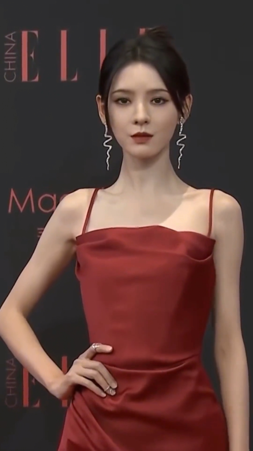 张予曦红毯也太美了,真的是高级又优雅-度小视