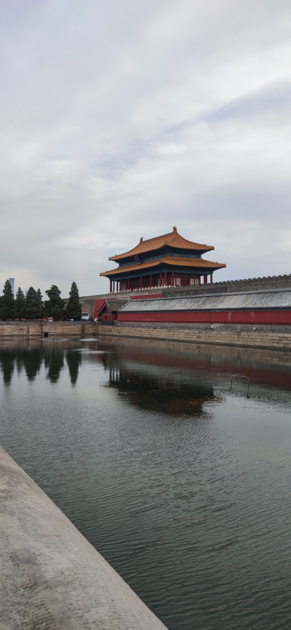 高中毕业生来北京旅游,建议去下故宫博物院护城河,下午六点走在护城河