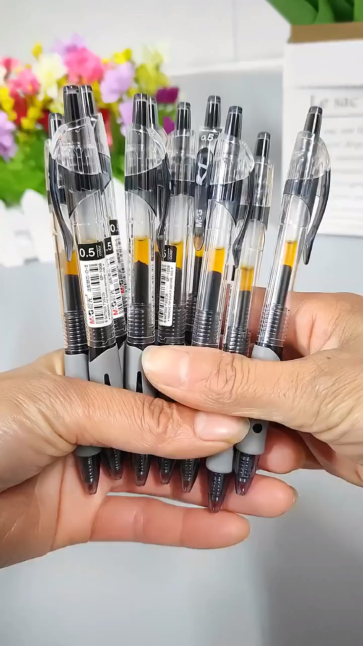 晨光按动中性笔,#中性笔 #速干笔 #文具好物推荐 #学生党必备