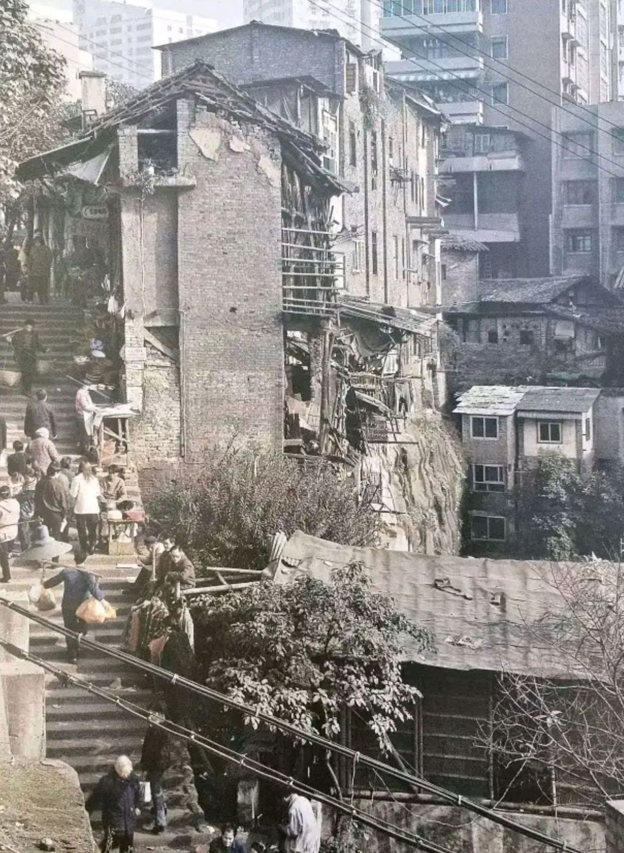 一组重庆老照片,这样的洪崖洞,十八梯,你见过吗?