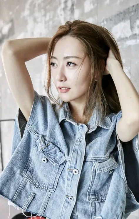 白冰精美壁纸:天生丽质,温婉大气