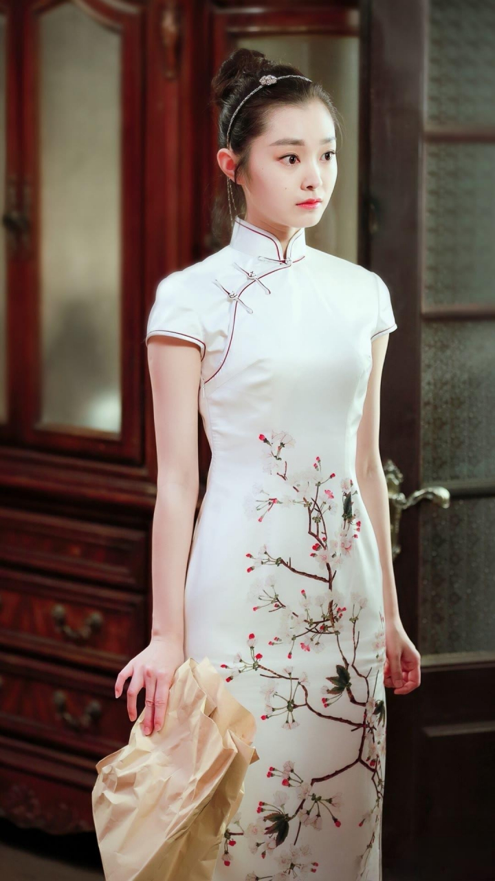 身穿旗袍裙的宋轶,你看漂亮吗?