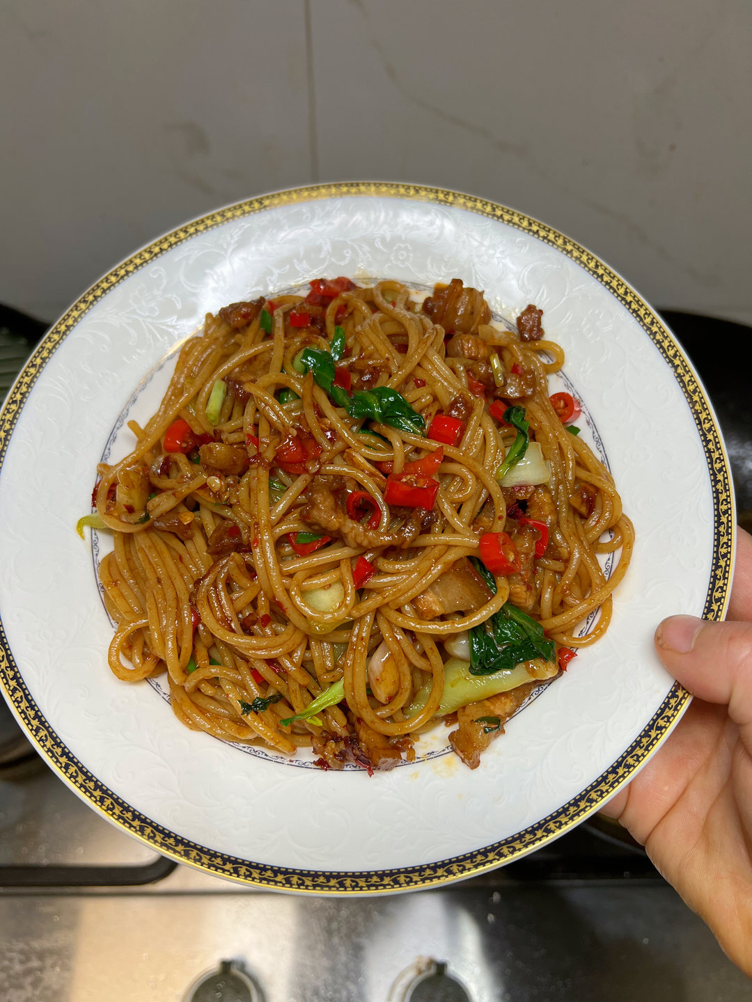 江西特色美食肉丝炒米粉,爽滑有嚼劲,香辣入味