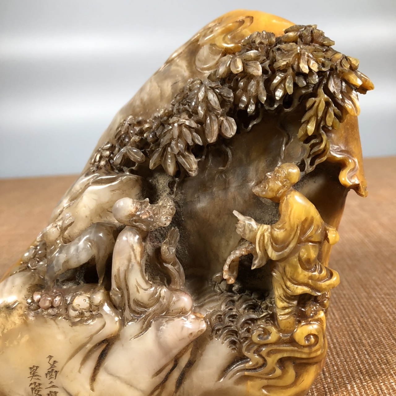 珍藏篆刻家吴俊吴昌硕印作寿山石北部黄雕刻人物故事随形印章,长13