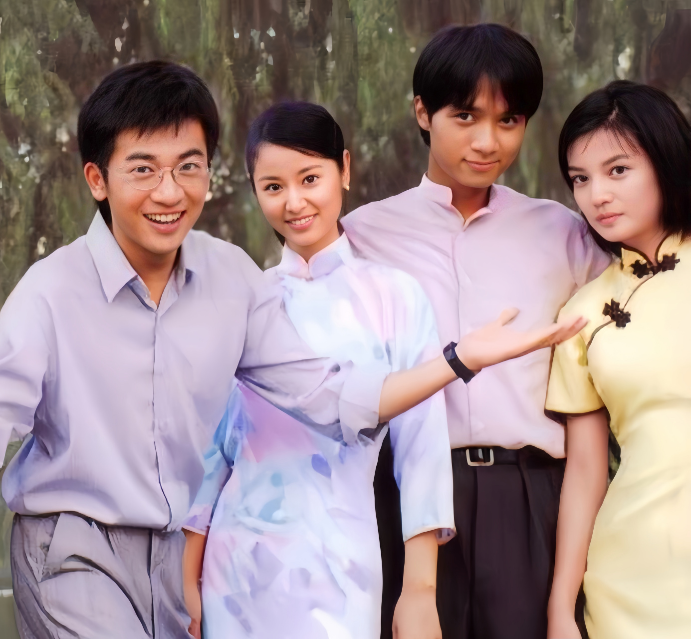 2001年,饰演《情深深雨蒙蒙》的主演:赵薇,古巨基,林心如,苏有朋,四个