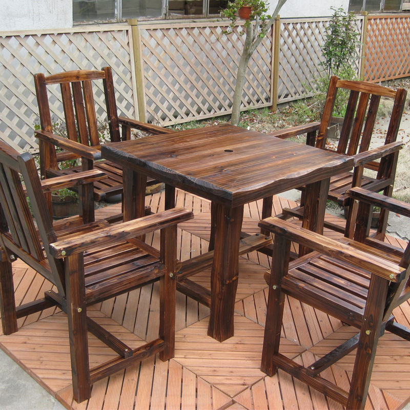 自然之美:欣赏防腐木户外桌子的魅力