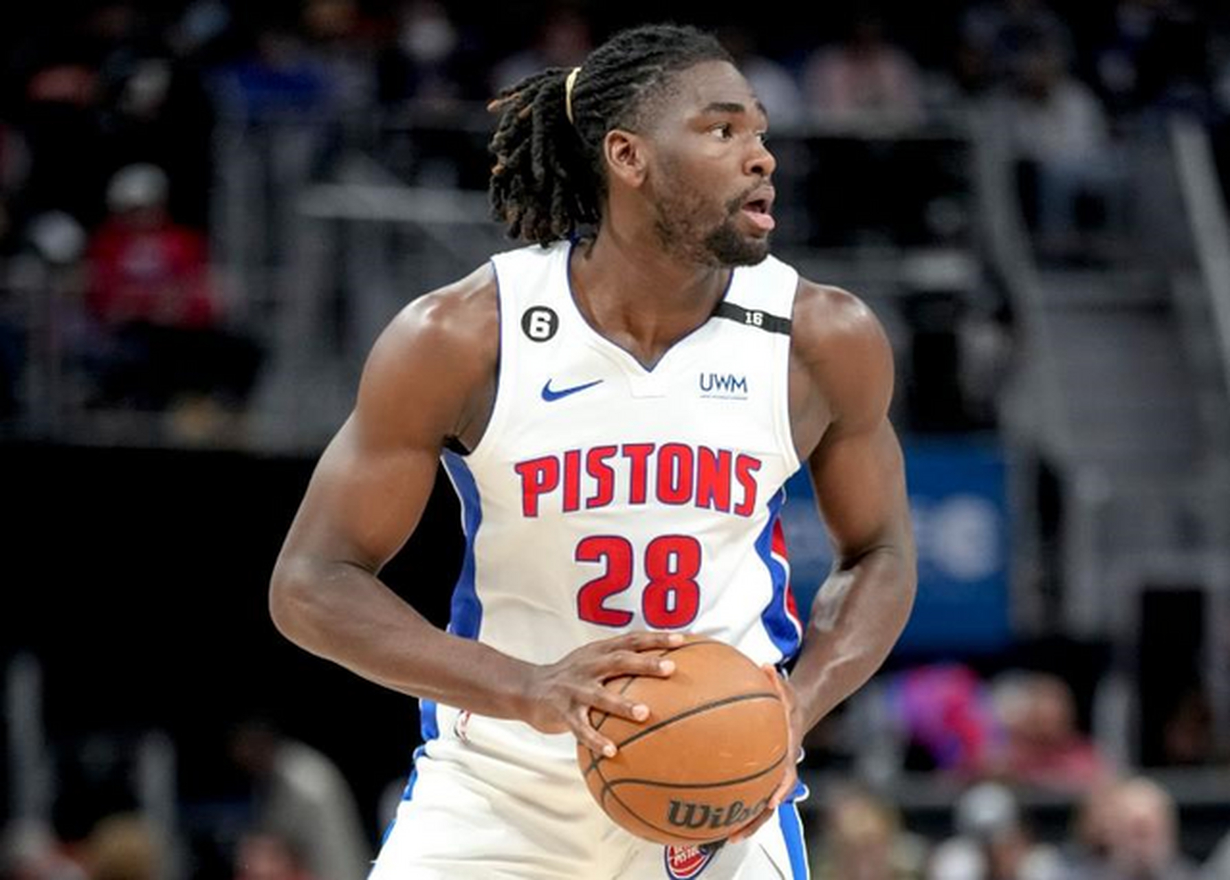 斯图尔特上赛季为活塞出战50场比赛,场均28.3分钟,拿下11.3分8.