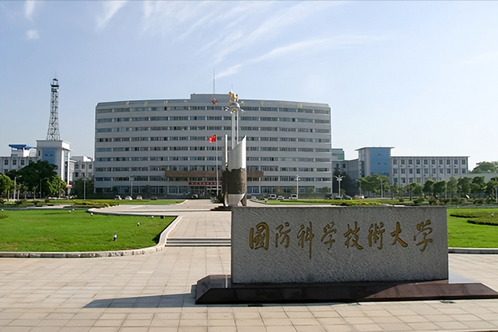 当年我儿子考上湖南国防科技大学时,我为他办了一个升学宴,邀请了亲戚