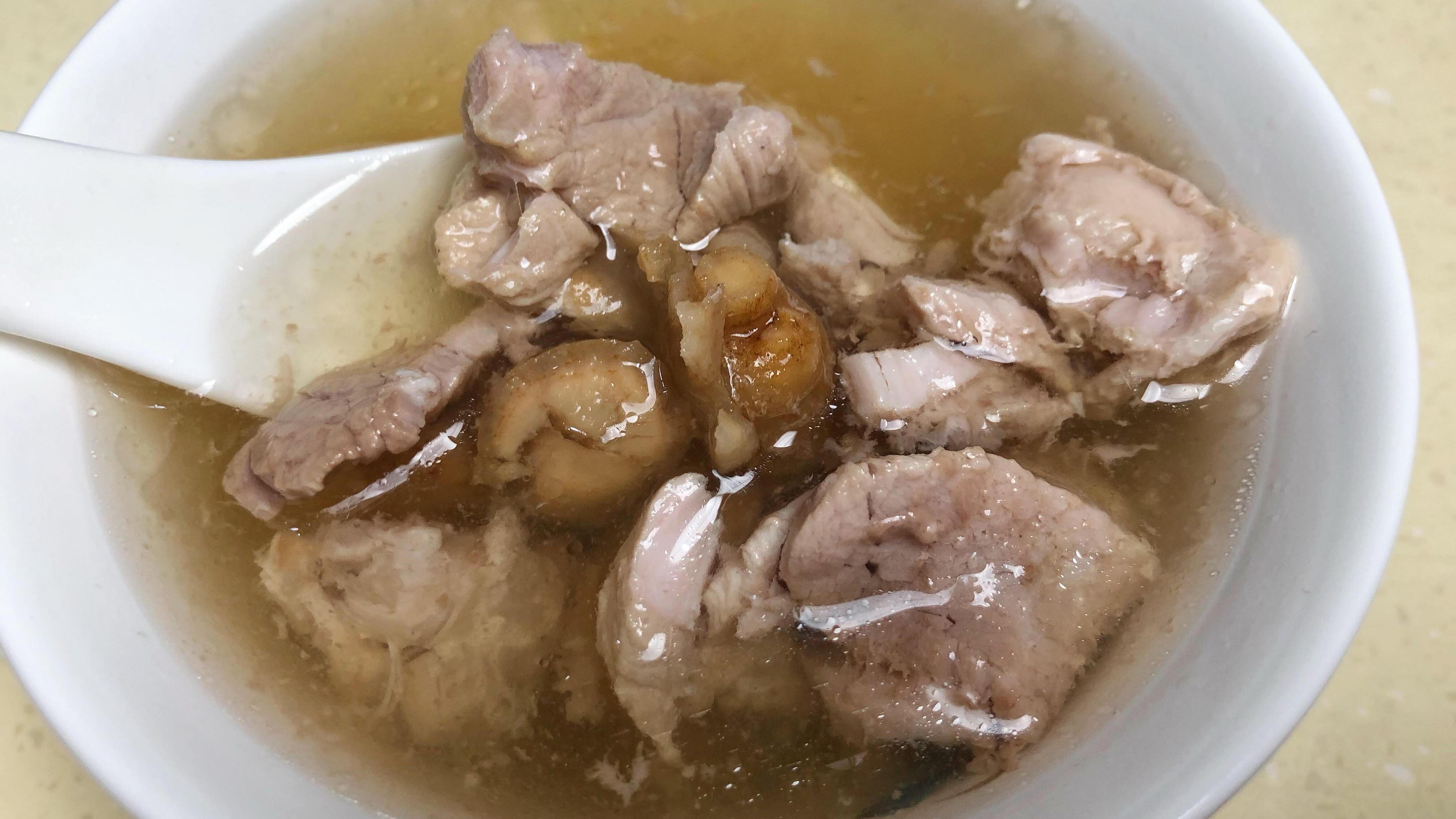 夏天多喝汤,好处一箩筐,五指毛桃花旗参瘦肉汤,健脾祛湿哦