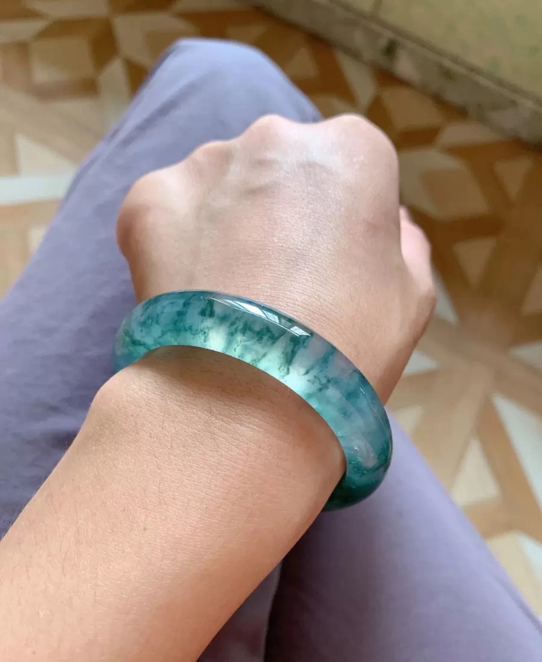 冰种起刚性飘蓝花翡翠手镯