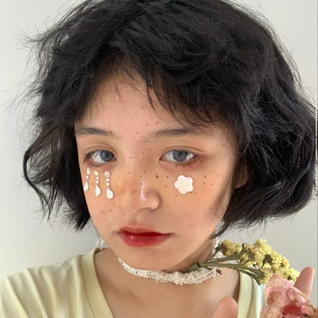 优质ins风搞怪女生高清头像