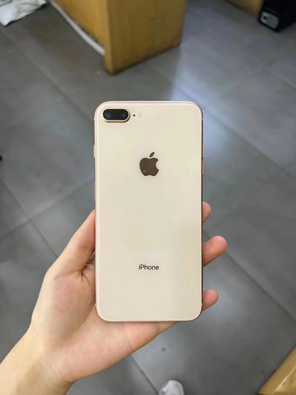 8p 256g国行金色 成色新 电池100 特价1xxx