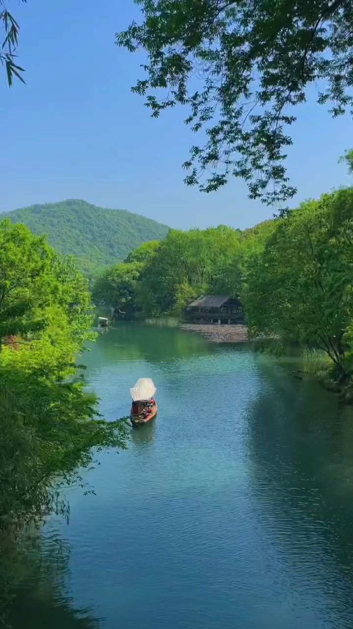 青山绿水蓝天白云甚是惬意治愈系风景