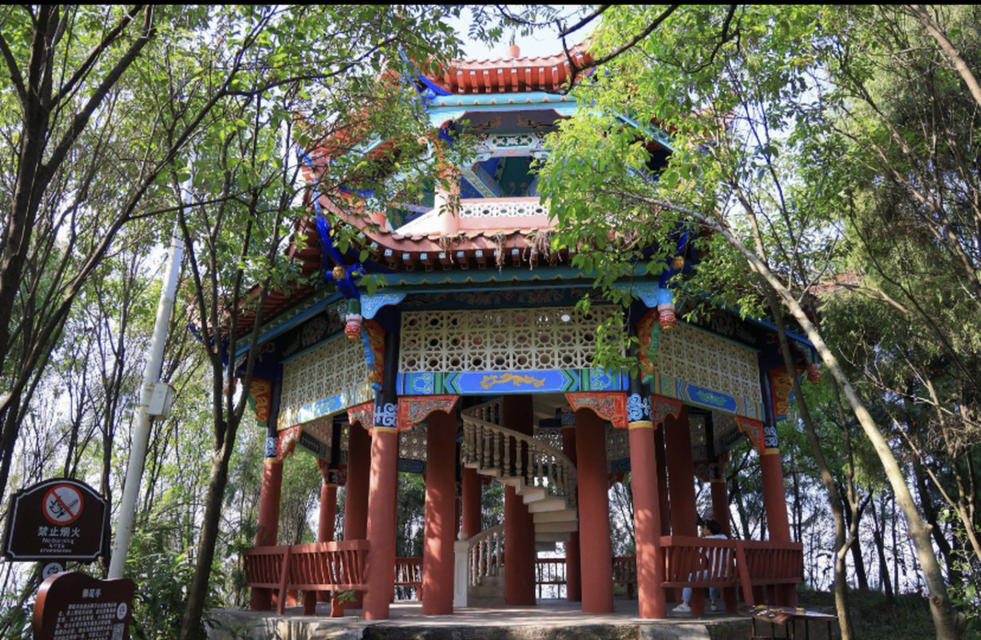 南充凌云山风景区,一个集自然风光,人文景观和科技体验于一体的旅游