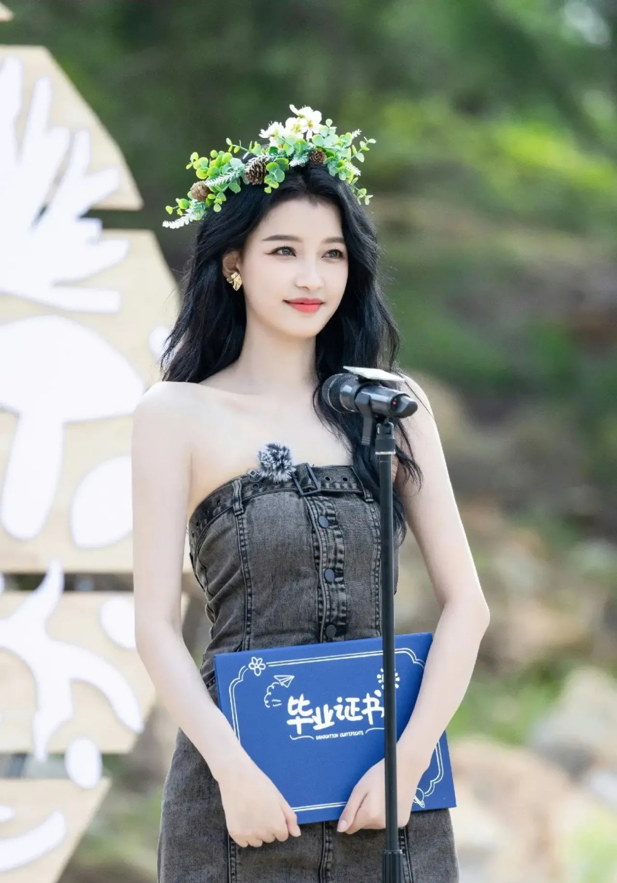 之前和董子健离婚后,还觉得这小姑凉挺惨的,结婚生娃也一直得不到